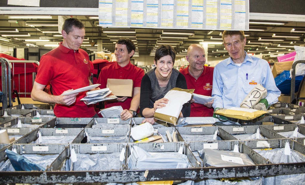 FREE FIRST USE MP Alison Thewliss visits Glasgow G41-G42-G5 Delivery Office to see how it is getting ready for Christmas. L-r Ian McInnes, Kevin Plunkett, MP Alison Thewliss, Daniel Connolly, Les Peyto Lenny Warren / Warren Media 07860 830050 01355 229700 lenny@warrenmedia.co.uk www.warrenmedia.co.uk All images © Warren Media 2015. Free first use only for editorial in connection with the commissioning client's press-released story. All other rights are reserved. Use in any other context is expressly prohibited without prior permission.